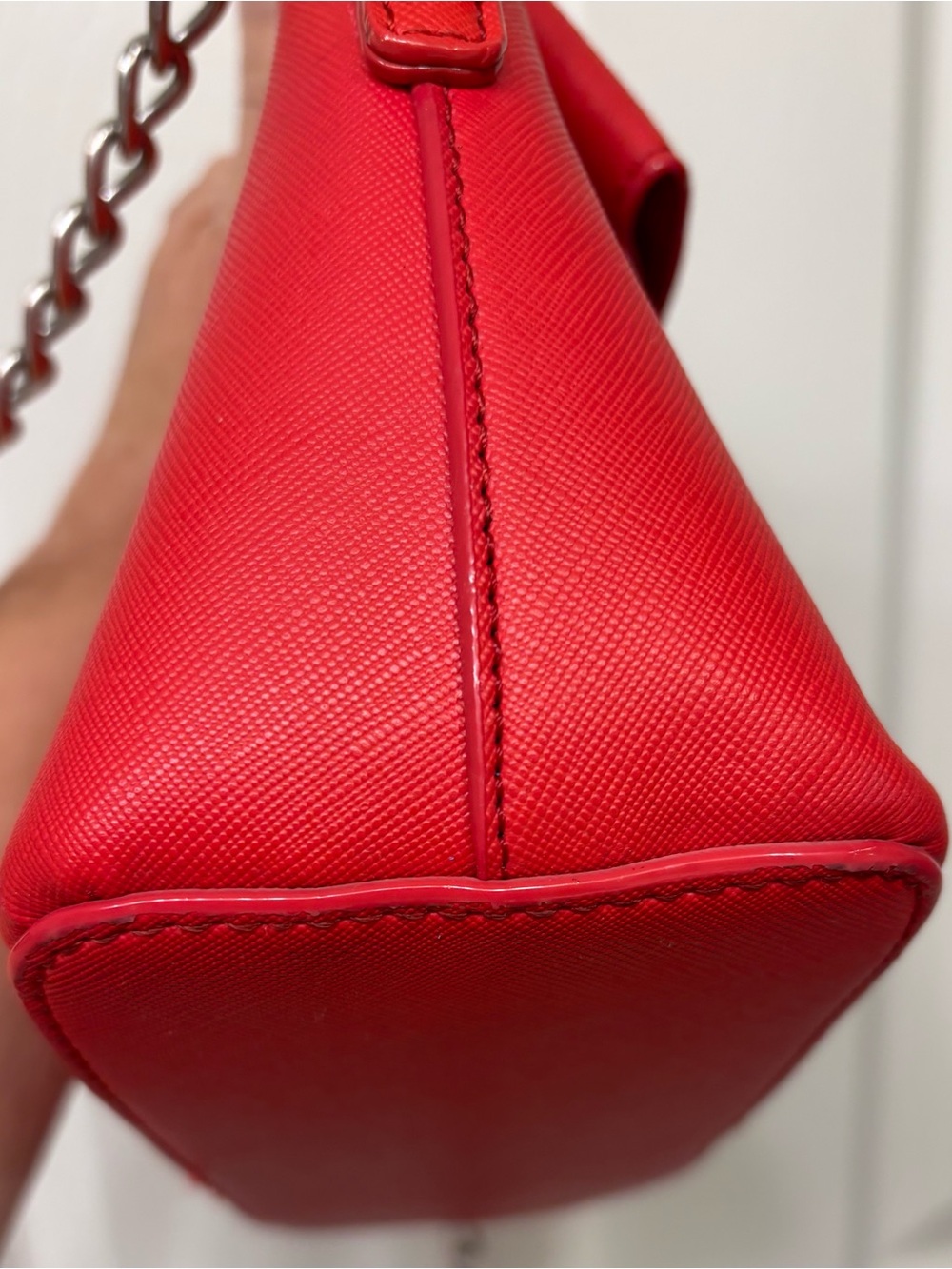 Betsey Johnson red domed crossbody - Picture 4 of 8